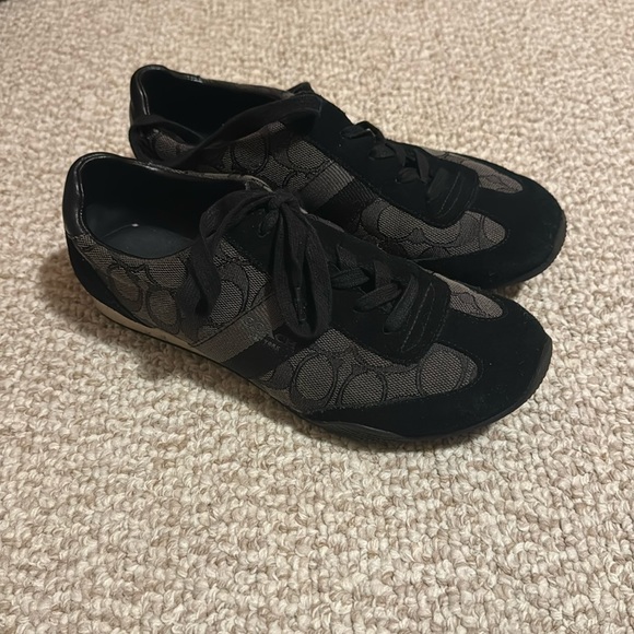 Sneakers size 7 - Picture 1 of 1
